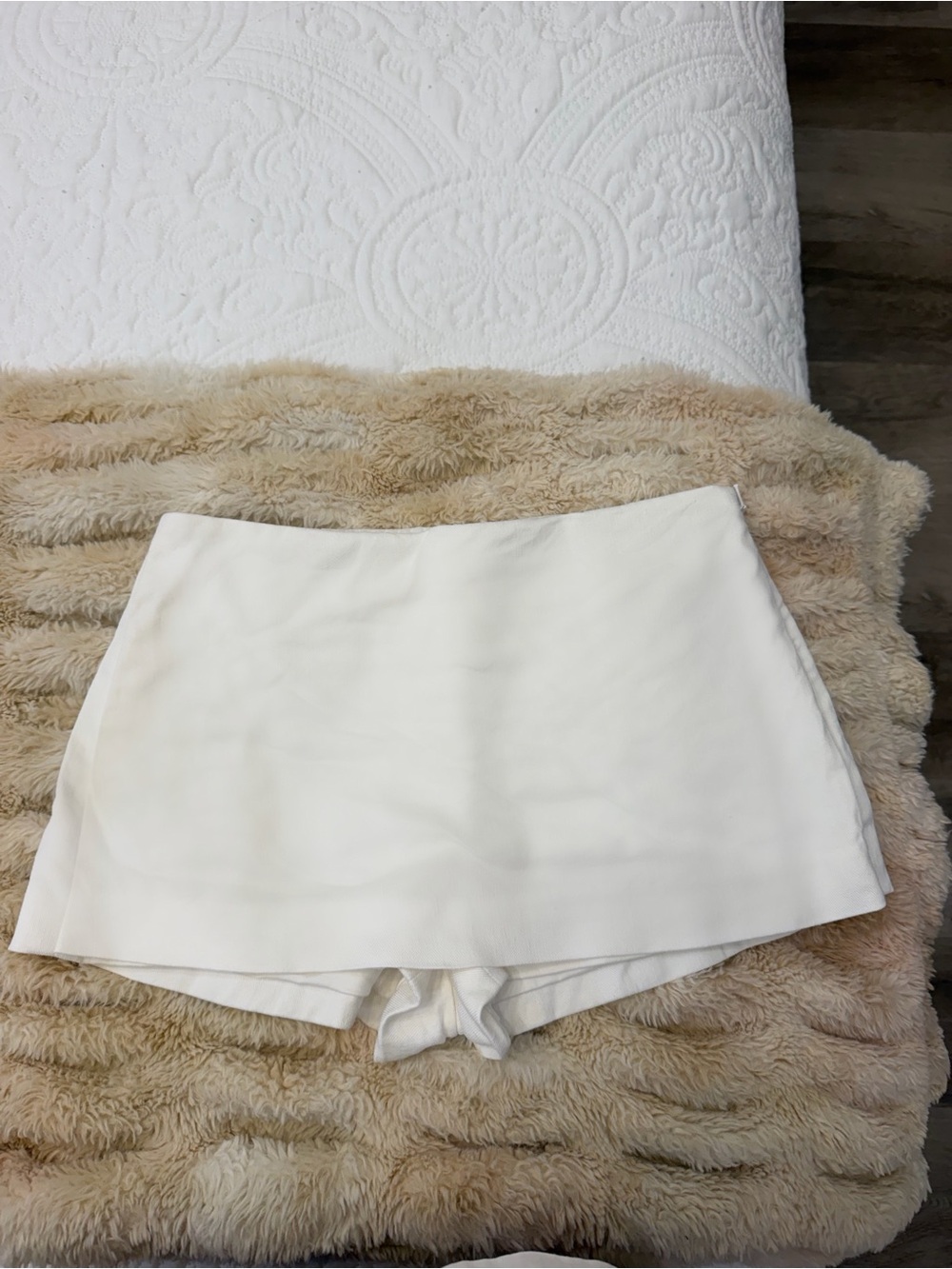 Babaton Low Rise Linen Micro Skort - White
